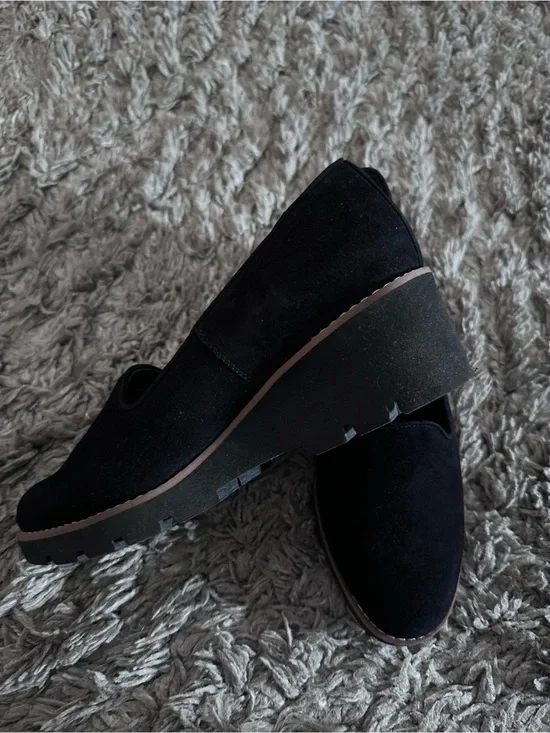 Vionic Willa size 8 Black Suede Platform Loafers