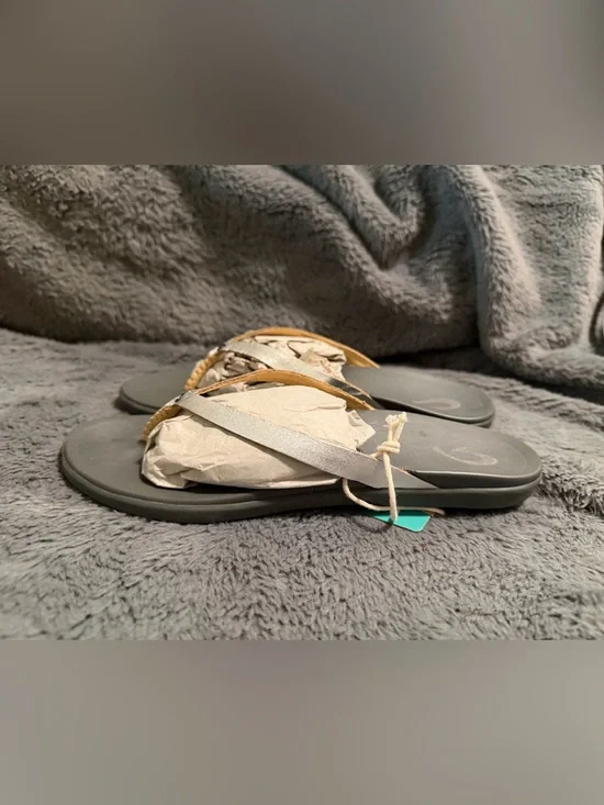 Women’s Gray and Tan Flip Flop Sandals