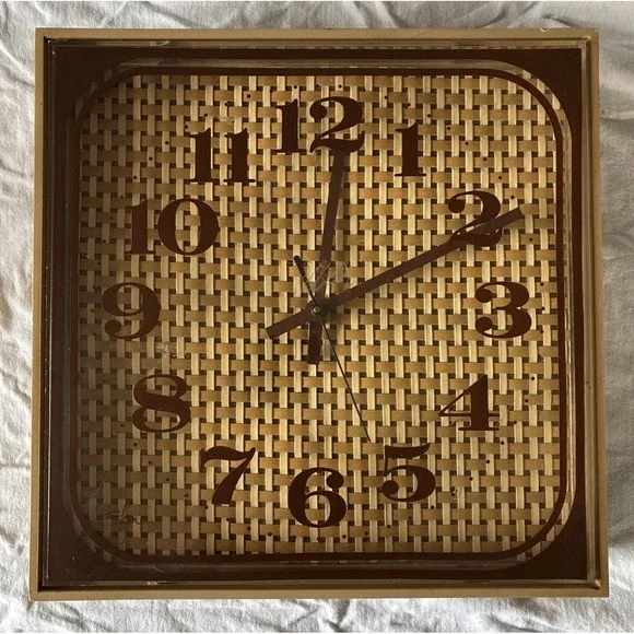 Elgin-Vintage-Mid-Century Modern-Tan/Brown Clock-Rattan Wicker-60s Analog-WORKS!
