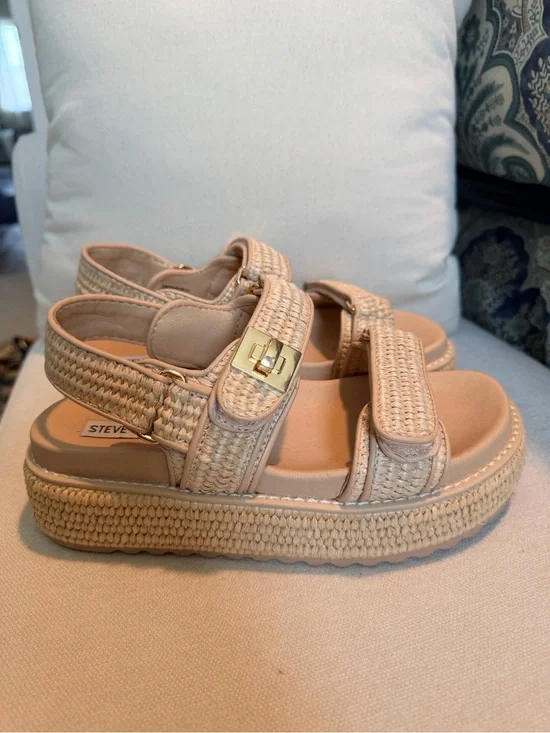 Steve Madden Bigmona Woven Platform- size 6.5
