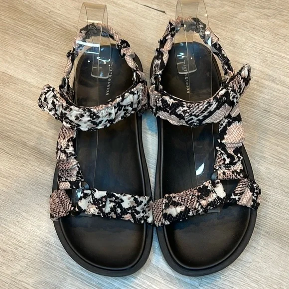14th and Union Kylie Sandals Snake Print Size 7