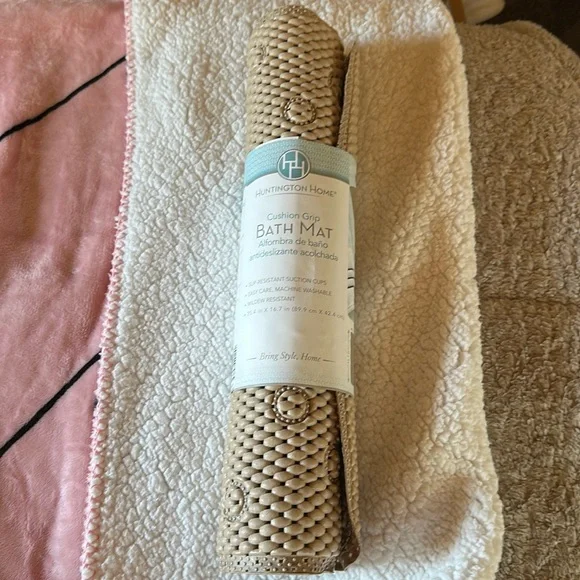 Huntington Home Cushion Grip Bath Mat