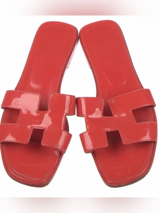 Hermès Oran Sandals red patent calfskin leather featuring the iconic 