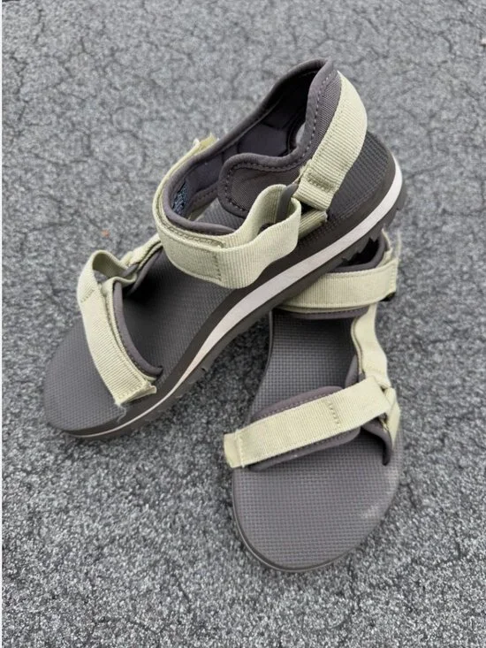 Teva Universal Trail Sandals Women’s Size 9 Brown Tan Rugged Vibram Outsoles