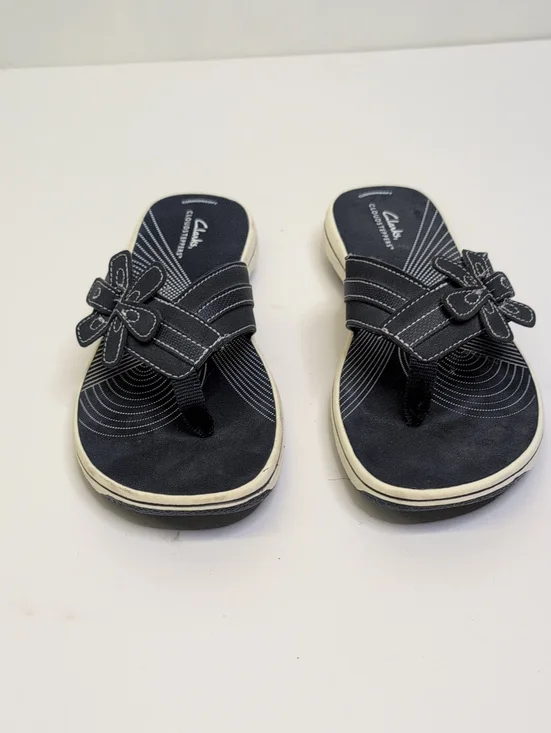 Clarks Women's Navy Floral Thong Sandals with Contrast Stitching