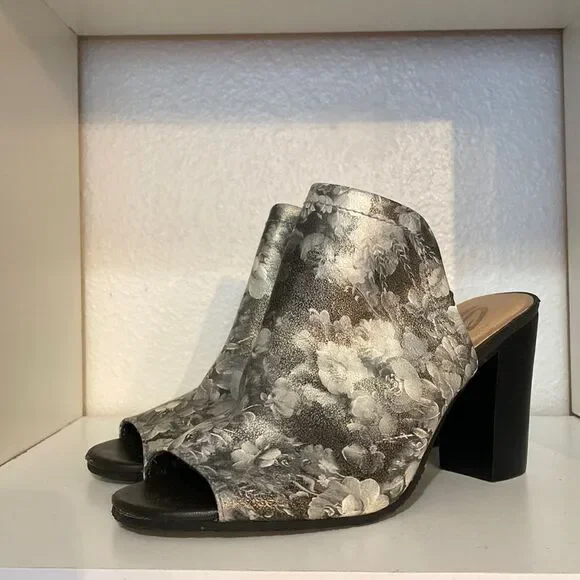 Sbicca Estela Floral Scenic Block Heel Open Toe Black Gray Sandals Slip On Comfy