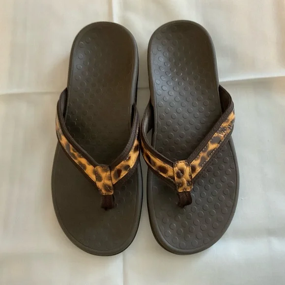 Vionic Tide Leopard Print Flip Flop Sandals, Size 7