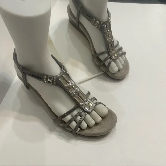 Madeline Gray Embellished Sandals stones. Women’s 8.5. Pre-owned. Scratches.