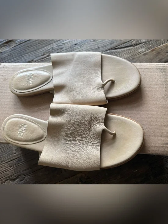 Eileen Fisher Cream Leather Toe-Loop Slide Sandals