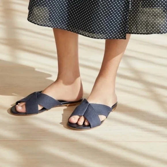 Jenni Kayne Blue Linen Crossover Slip on Sandals in a size 37.