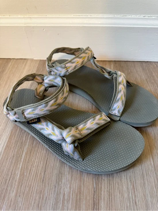 Teva Original Universal Sandals Women’s 9 Grey Pink Geometric Print