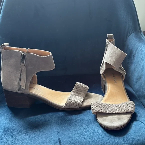 Lucky Brand Nichele Taupe Grey Block Heel Sandals Suede Size 9.5M