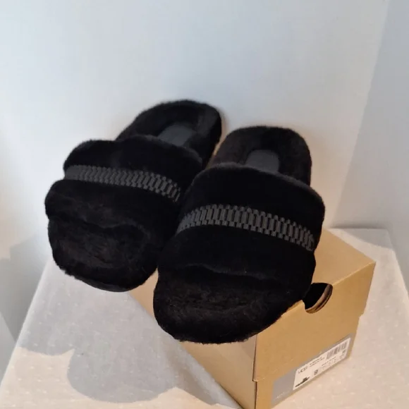 Kendall + Kylie Black Fuzzy Slide Sandals Size 9