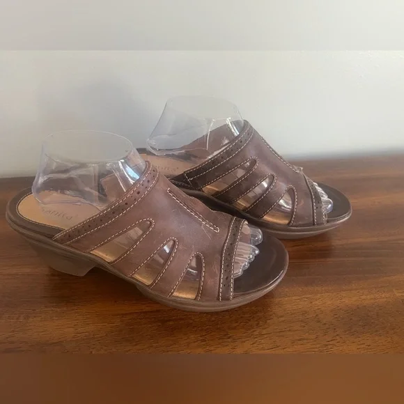 Sanita Women’s Brown Leather Open Toe‎ Sandals Size 42 Like New Condition.