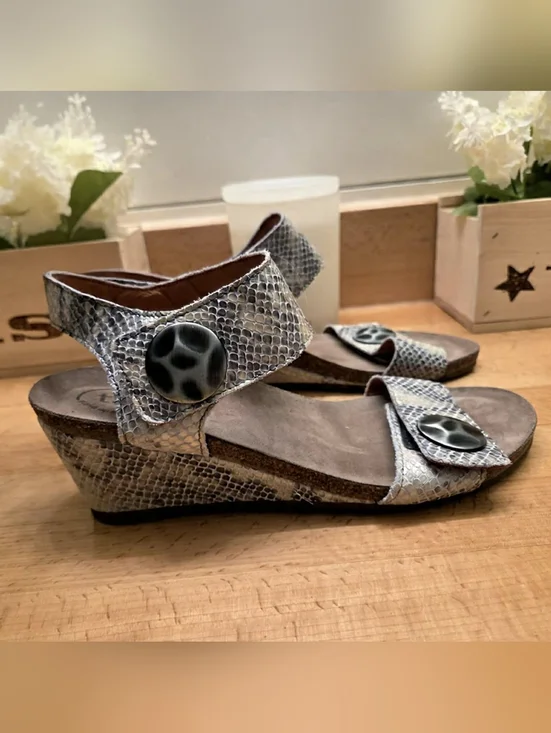 Taos Carousel 2 Wedge Sandals Metallic Snakeskin Print Leather Womens Size EU 41