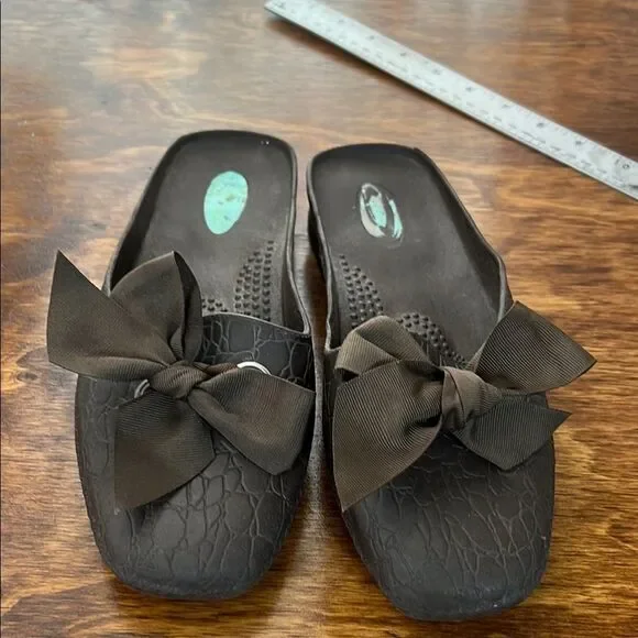 OKA b Black Sandals with Bow Detail