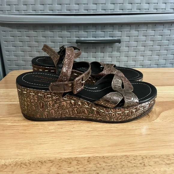 Donald Pliner Shake Sandals Brown Metallic Size 5M