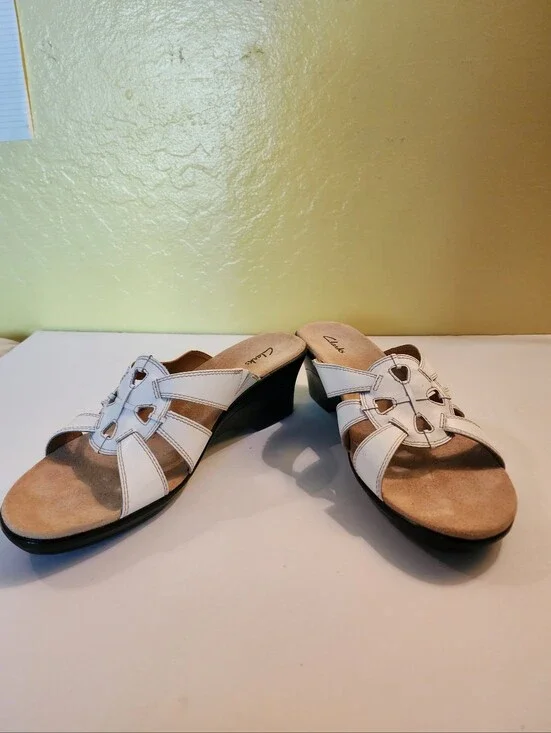 Vintage Clarks White Leather Sandal Pumps with Cute Cutouts