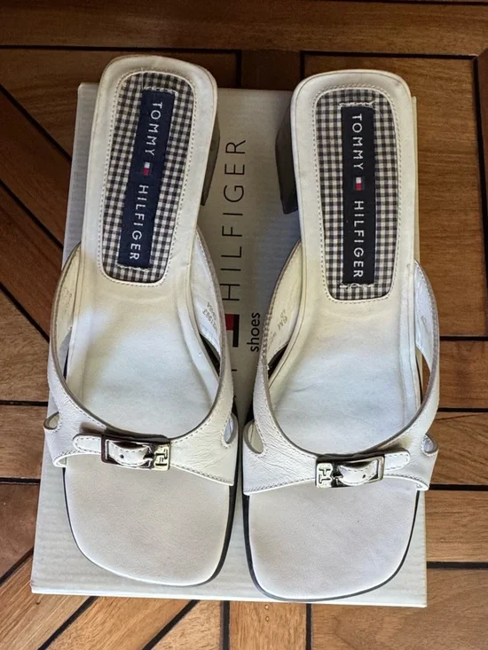 Tommy Hilfiger White Leather Buckle Thong Sandals