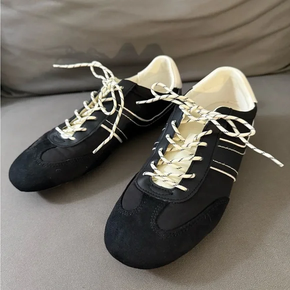 Wemen's Black Low-Top Casual Sneakers - Zara