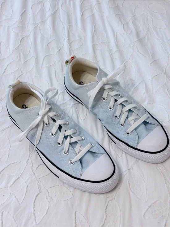 Never worn Light Blue low top converse