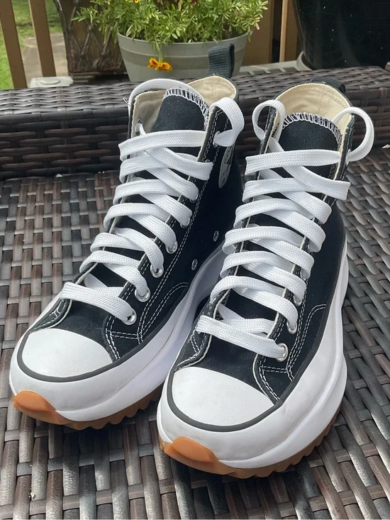 Converse Run Star Platform Sneaker In Excellent Condition. Women’s 8.
