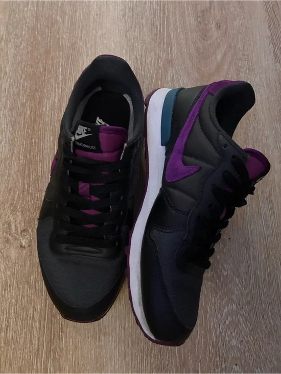Nike Internationalist Women's FashNike Internationalist Women's Fashion Sneakers