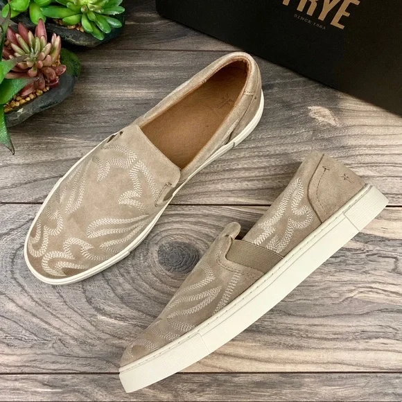 NIB Frye Ivy Primrose Slip On Sneakers Beige Suede