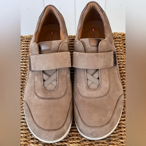 Clarks‎ Unstructured Women’s Leather Un Adorn Lo Sneaker Taupe Size 10M