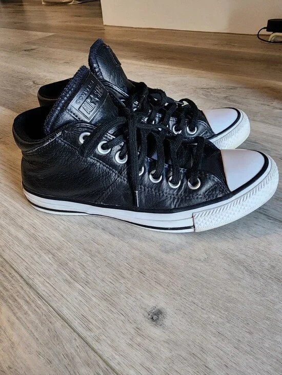 Converse All Star Black Leather Mid Top Padded Sneakers Women’s Size 7