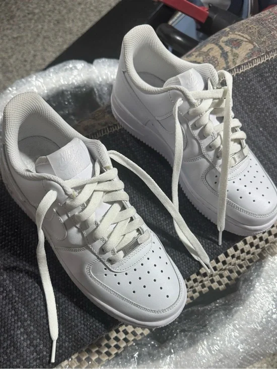 Nike woman’s White Low-Top Sneakers - All-White Leather Like new