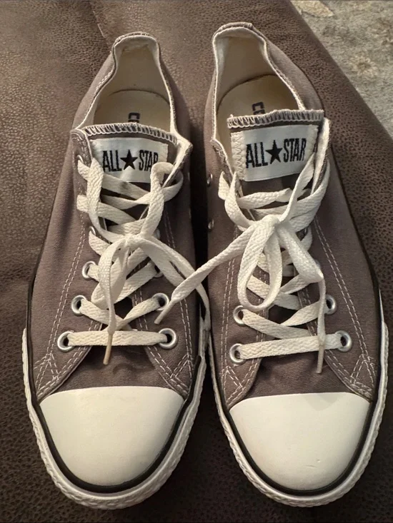CONVERSE All Star Classic Gray Chuck Taylor Low Top Women’s Size 10 Men’s Size 8