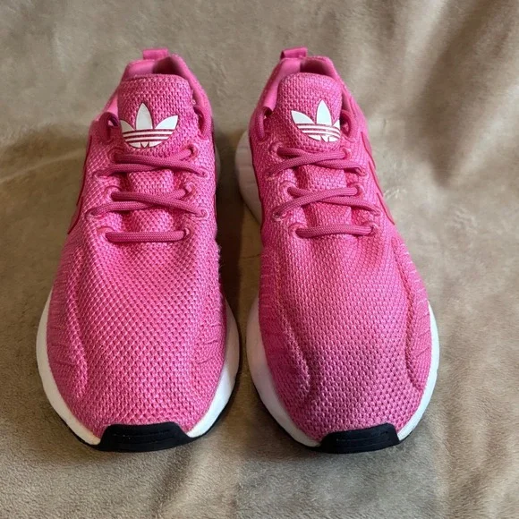 Adidas Swift Run 22 Womens Sneakers Pink White Knit Mesh Low Top Shoes Size 5