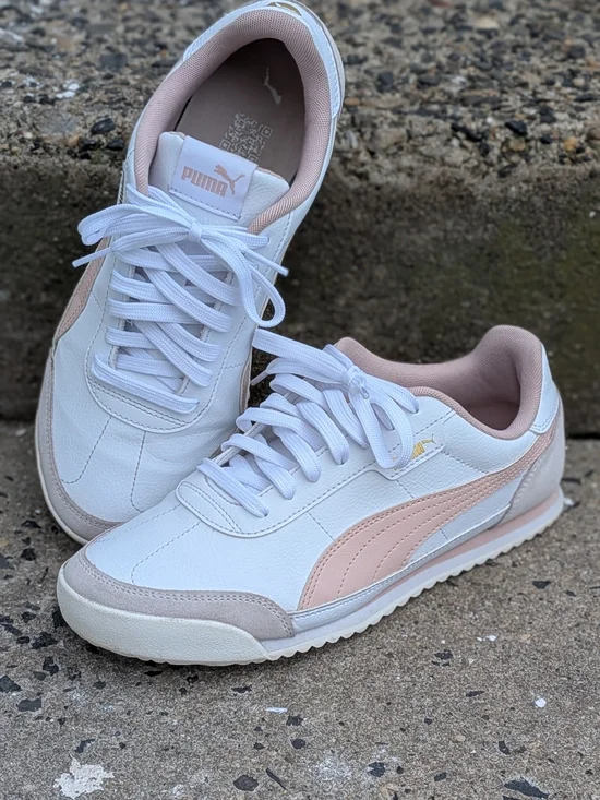 Puma Women’s White & Blush Classic Sneaker Size 9.5