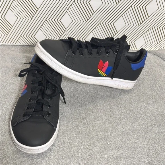 Adidas Sneakers black‎ Stan Smith Adidas Shoes women’s size 6 Multicolor Logo