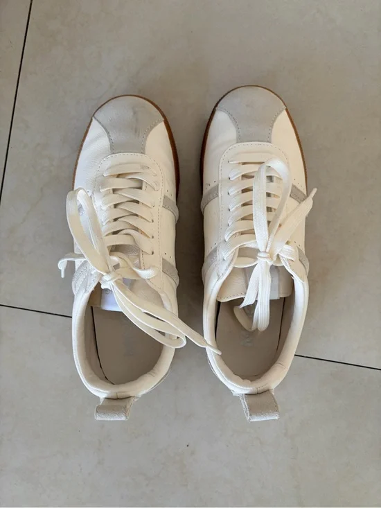 Women’s Cream and Light Gray Lace-Up Sneakers Mango