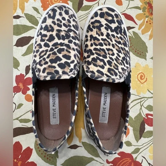 Steve Madden Women's‎ Safary Slip-On Fashion Sneaker size 8M Cheetah suede
