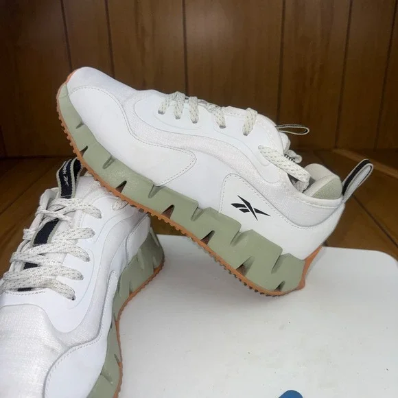 Reebok Zig Dynamica‎ 4 Adventure Womens White Sage Green Sneakers 8 100034130