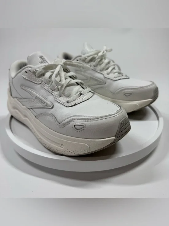 Brooks Ghost Max 2 Leather Womens Sz 9 Walking Shoes (B Standard) (142) White