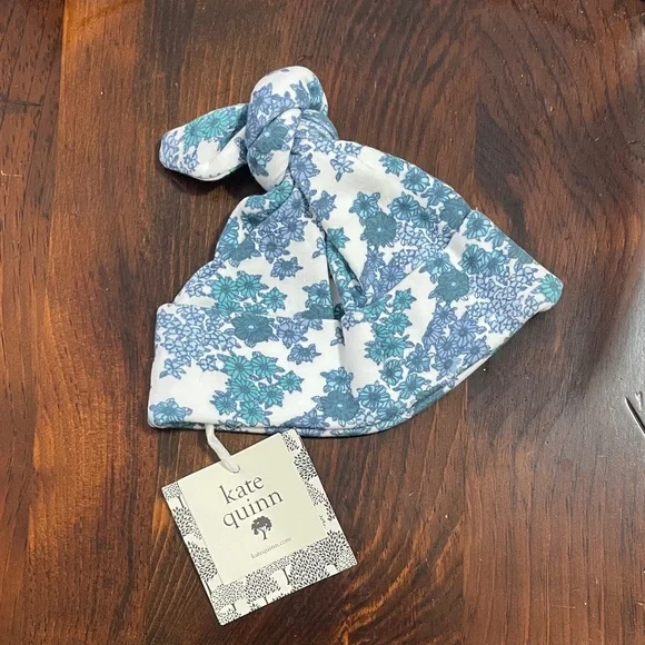 NWT kate quinn Knot Hat in Blue Wildflower, 3-6 months