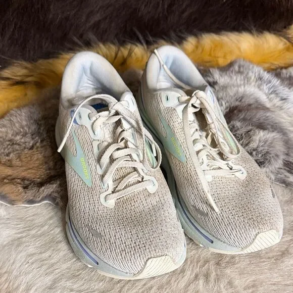 Brooks Women's Beige and Blue Sneakers 10 (3750)