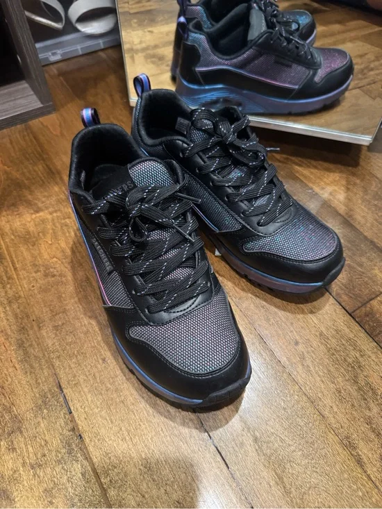 Women sketches Black Iridescent Athletic Sneakers. Size 7.5