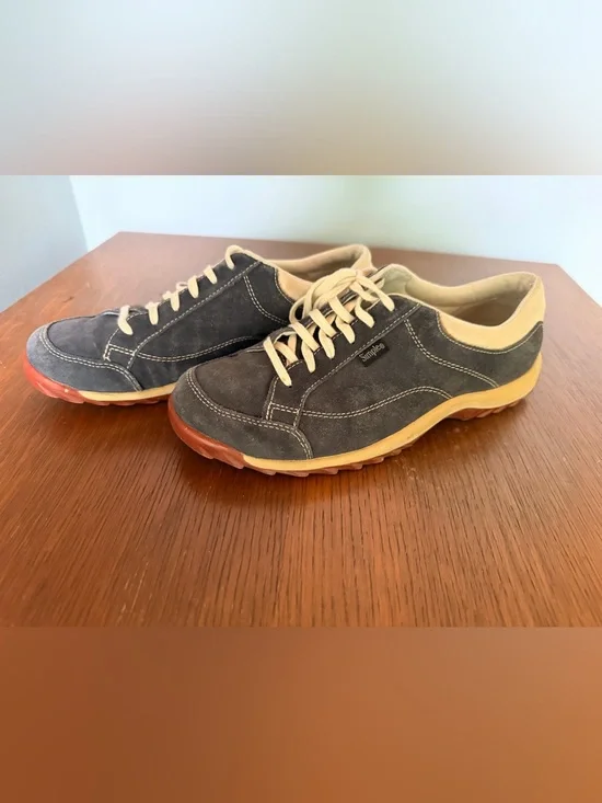 Simple Women’s Cute Suede Sneakers in Dark Blue with Cream Accents