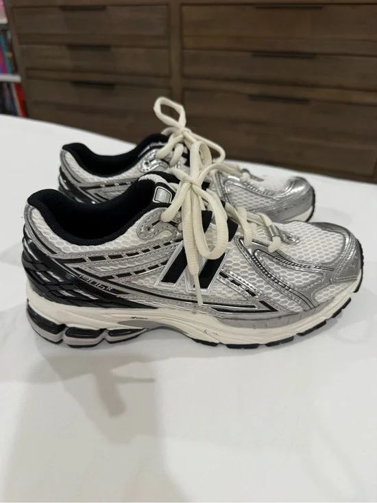 New Balance 1906R Silver Metallic with White and Sea Salt Women’s 7.5