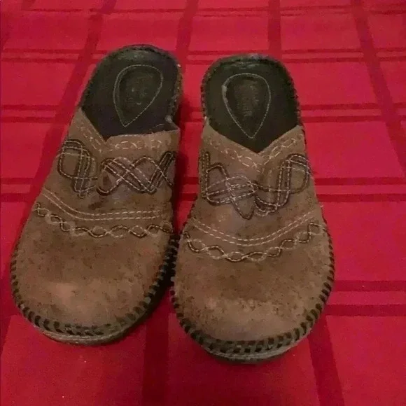Clarks women’s shoes.