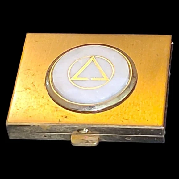 Vintage Gold Tone Powder Compact Mirror Geometric Logo Vanity Case Compact‎