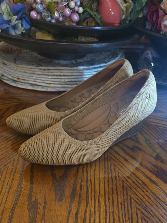 Vivaia Wedges