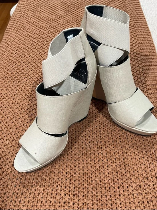 A/X Armani Exchange Cream Elastic-Strap Wedge Sandals