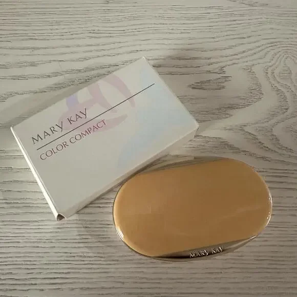 MARY KAY REFILLABLE ORANGE PINK COMPACT WITH MIRROR 3-3/4