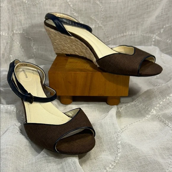 Lands end almost NEW espadrille wedge sandal